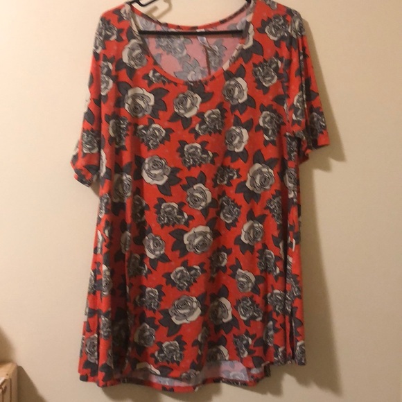 LuLaRoe Tops - LuLaRoe Perfect-T